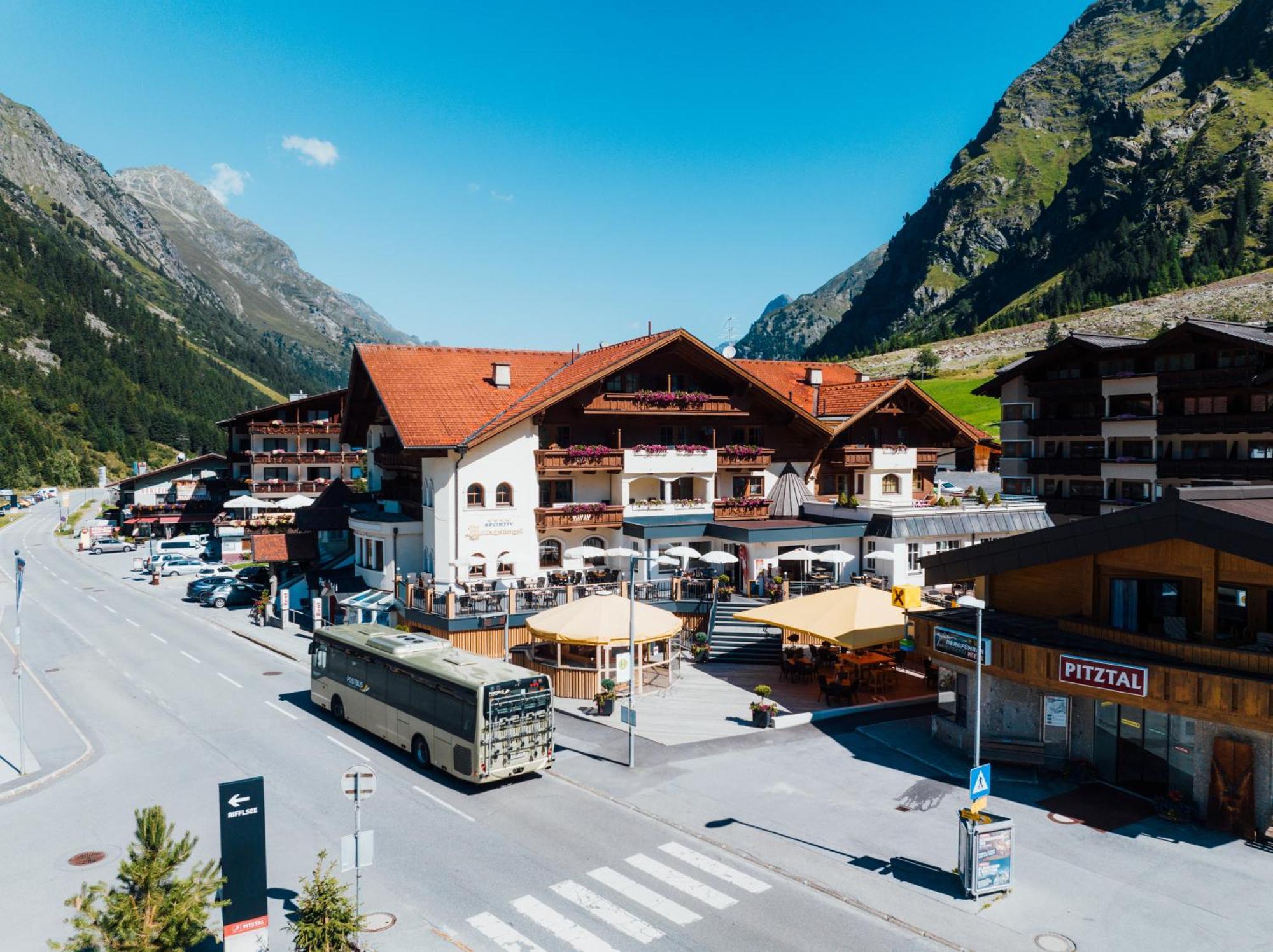 Hotel Mittagskogel Pitztal Sankt Leonhard im Pitztal Exterior photo