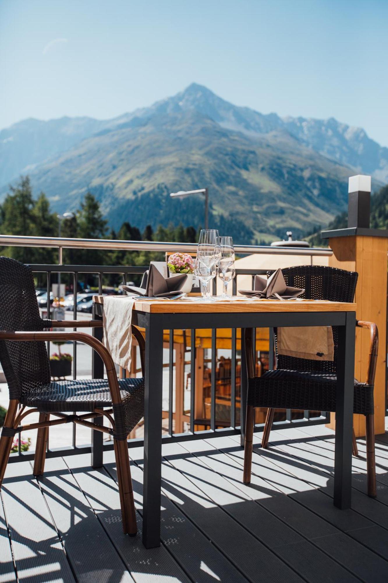 Hotel Mittagskogel Pitztal Sankt Leonhard im Pitztal Exterior photo