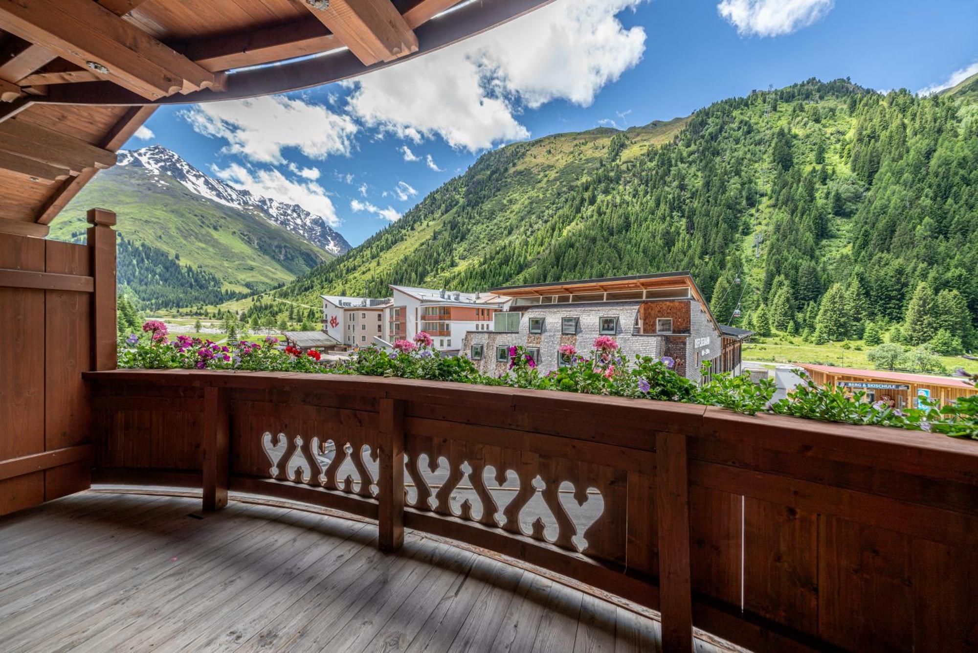 Hotel Mittagskogel Pitztal Sankt Leonhard im Pitztal Exterior photo